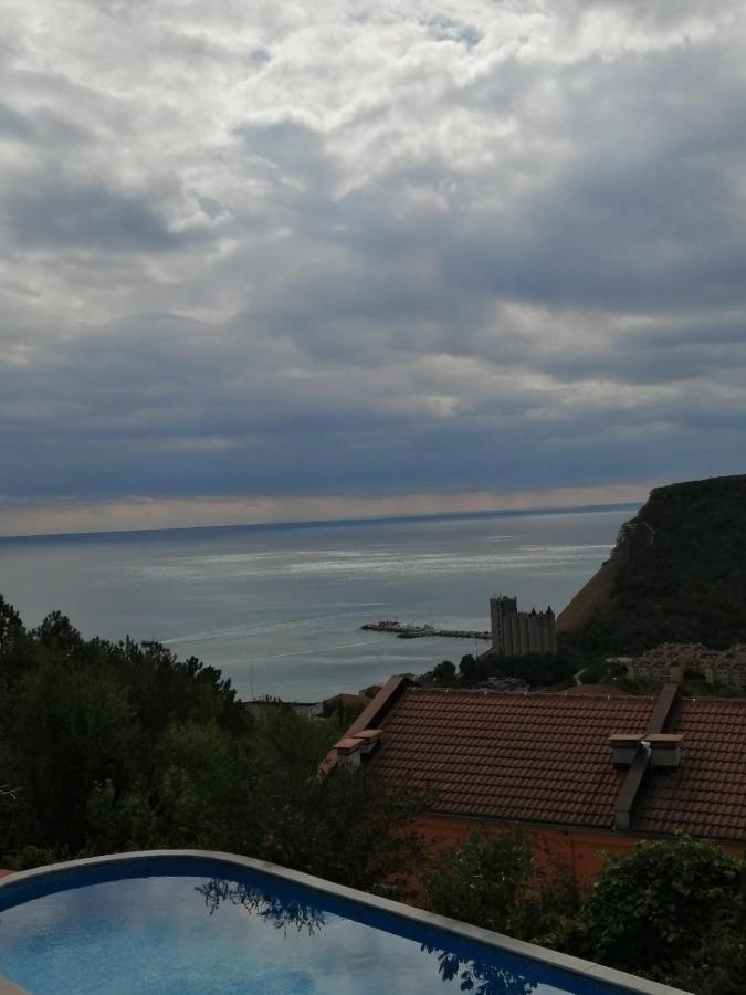 Appartamento Complex Karia III Kavarna Esterno foto